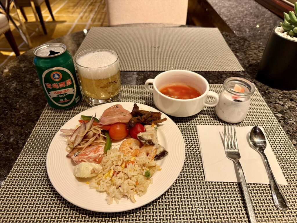 シェラトン深セン福田ホテルのラウンジのイブニングカクテル・お食事例